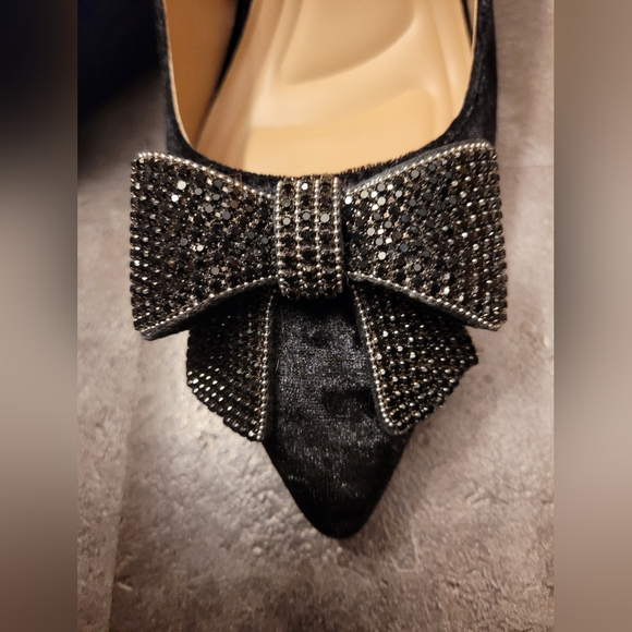 BCBGeneration Black Pointed Toe Bow Pumps with Rhinestone Detail Size 9US - Picture 2 of 9